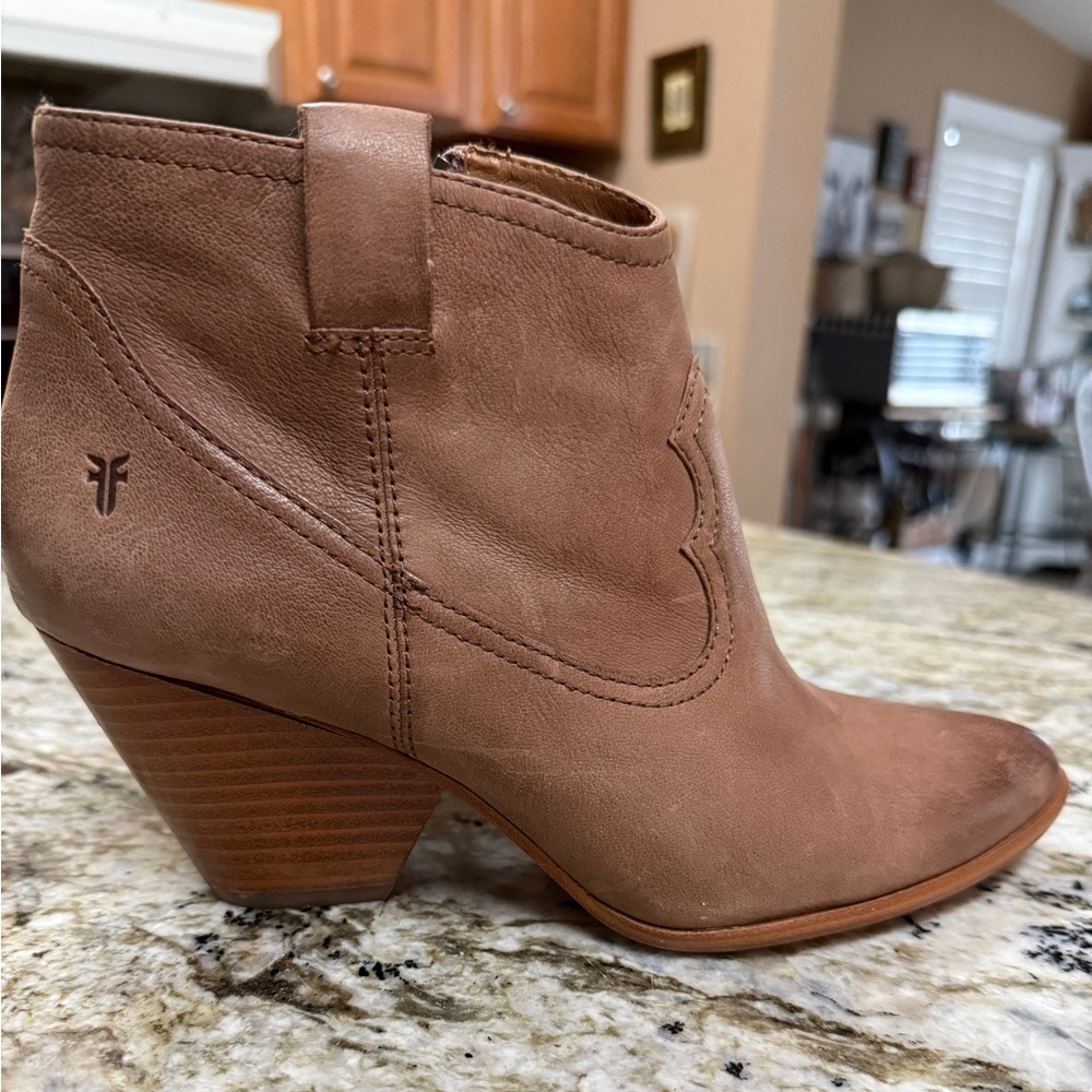 Frye Reina boot. 9M Barely worn